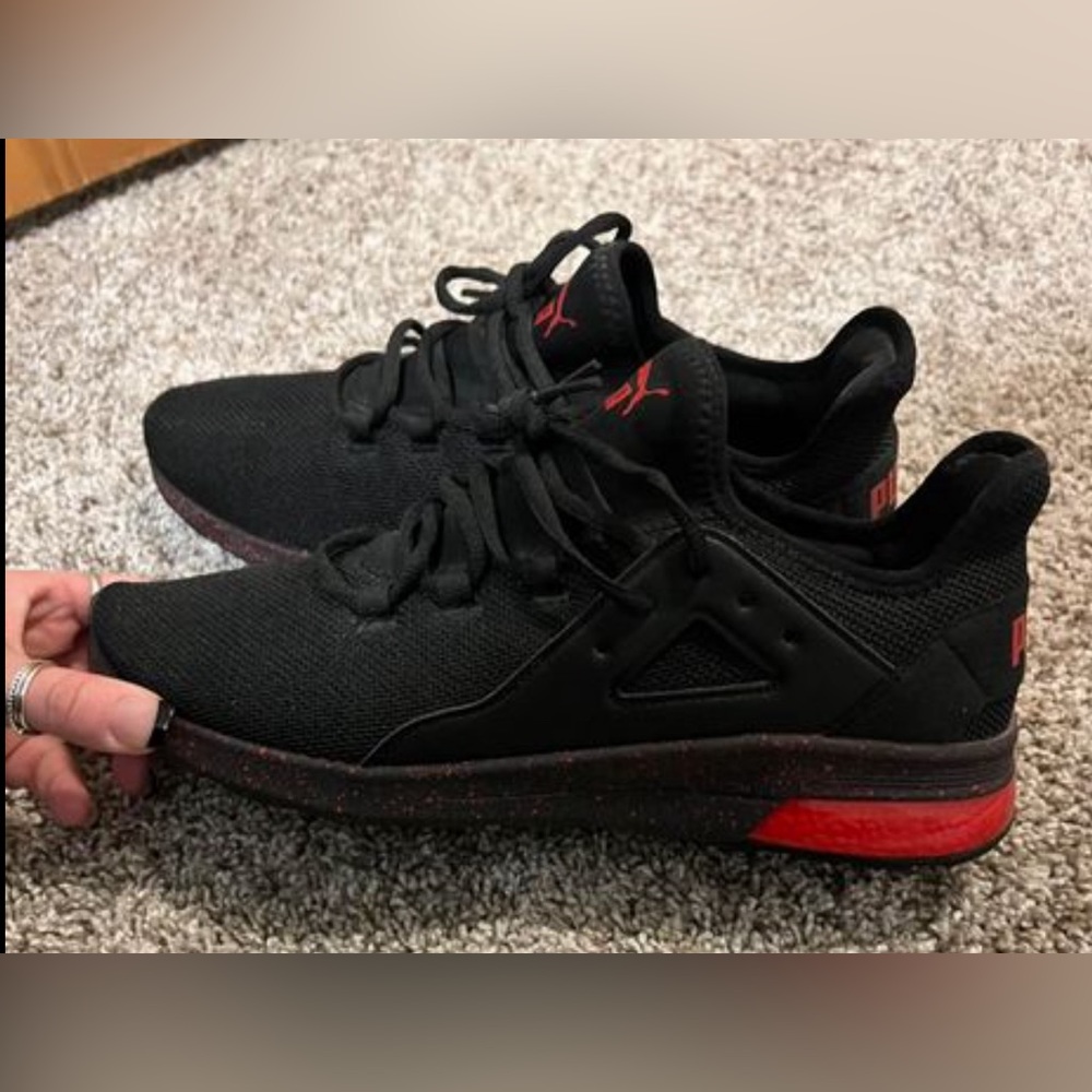 New PUMA Electron Street Speckle Mens Sneaker. Red & black.